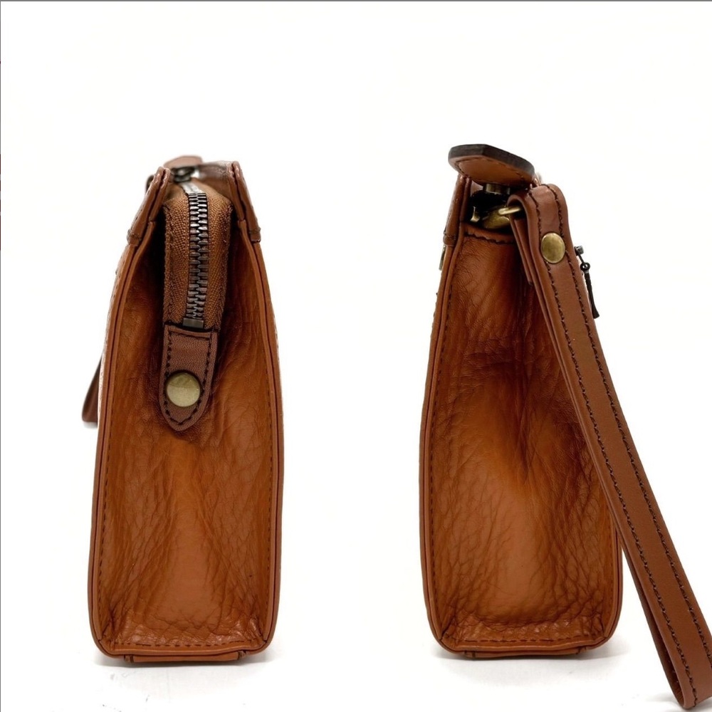 Burberrys Vintage Tan Leather Wristlet - Picture 7 of 10